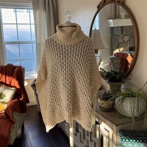 Cozy Cream Turtleneck Poncho Banana Republic extra small
